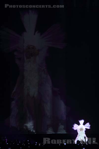 LADY GAGA - 2010-05-21 - PARIS - Bercy - 